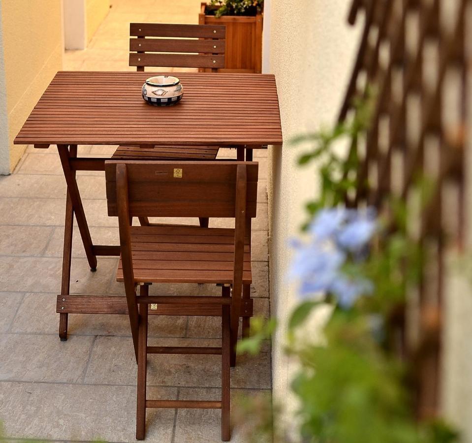 Mistral Appartements Port-Saint-Louis-du-Rhone Exterior photo