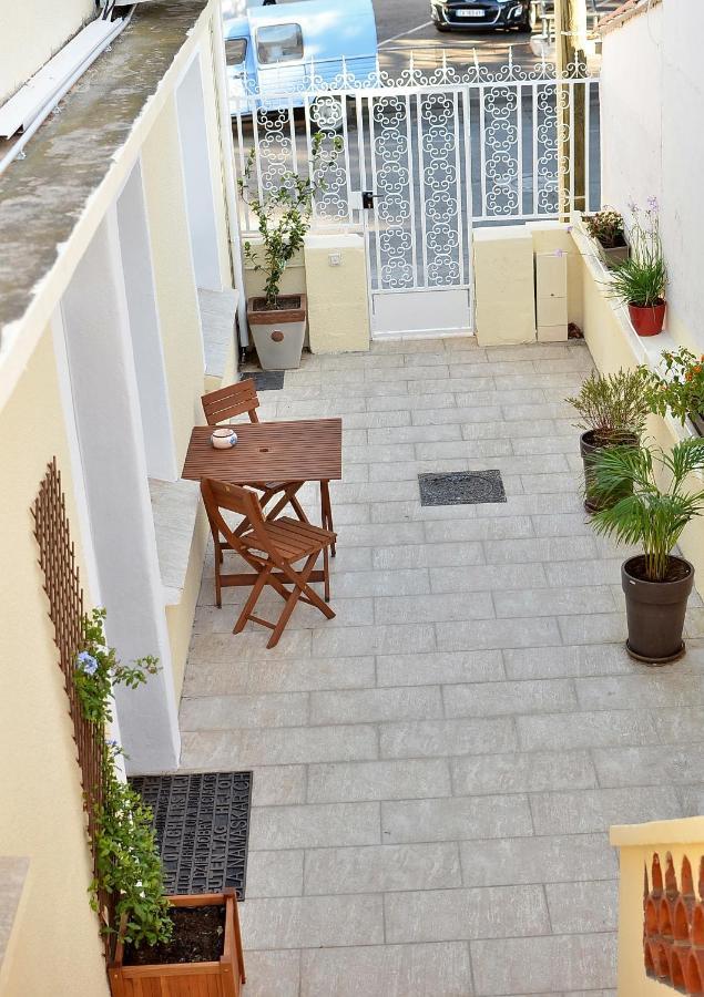 Mistral Appartements Port-Saint-Louis-du-Rhone Exterior photo