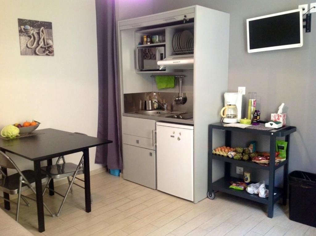 Mistral Appartements Port-Saint-Louis-du-Rhone Exterior photo
