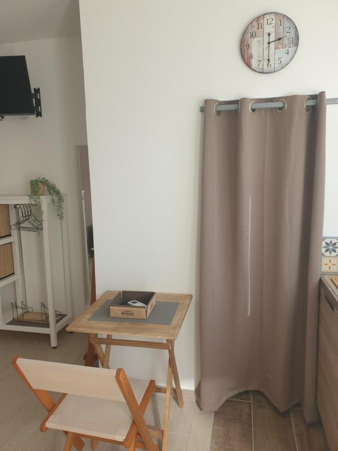 Mistral Appartements Port-Saint-Louis-du-Rhone Exterior photo