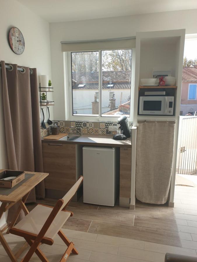 Mistral Appartements Port-Saint-Louis-du-Rhone Exterior photo