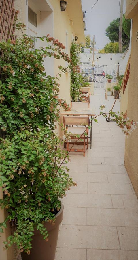 Mistral Appartements Port-Saint-Louis-du-Rhone Exterior photo
