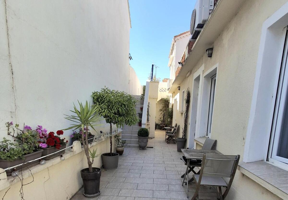 Mistral Appartements Port-Saint-Louis-du-Rhone Exterior photo